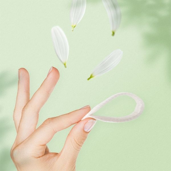 Щоденні прокладки Naturella Camomile Light 100 шт без крилець з ароматом ромашки 00000002516 фото
